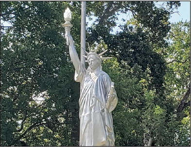 thumbnail image 2 of Beistle 5-Foot Jointed Paper Statue Of Liberty - Patriotic Wall Decoration, 72 Inches 2 of 6