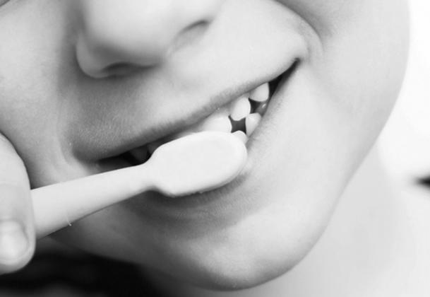 Parents wrestling with their kids’ can-do attitude and if it’s wise to allow them to brush their teeth unassisted can familiarize themselves with certain guidelines to determine their youngsters’ readiness. Courtesy photo
