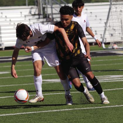 Sammy Duran fighting for control of the ball. Courtesy photo