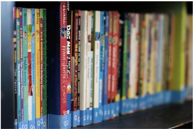 A row of books are seen at Ketchum Elementary School. (Whitney Bryen/Oklahoma Watch file)