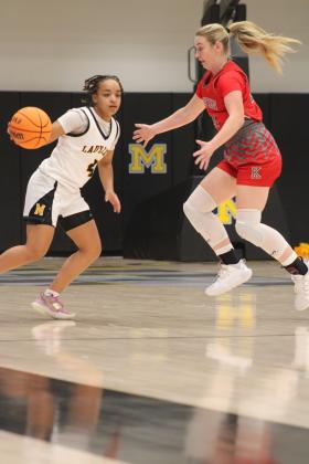Destry Davis, Kingston, takes on Lamiyah Brown, Madill. (Summer Bryant)