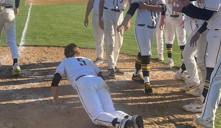 MHS baseball heading to playoffs