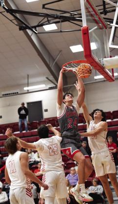 Reid Cason goes for a layup during the Kingston v Elgin game. Crockett Uber