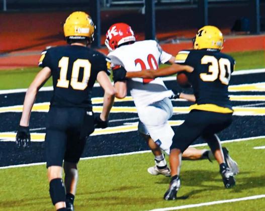 Kingston’s Matthew Hawkins (#20) breaks free from Madill’s Nick Northcutt (#10) and Mason Coles (#30) for a touchdown. Linda Holmes
