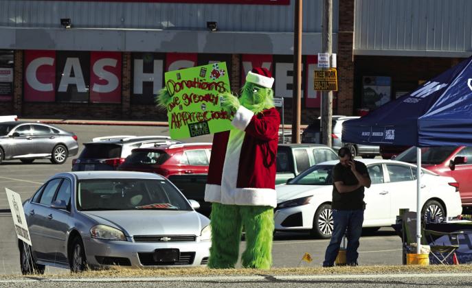 CM Truck Bed hosts Food Drive