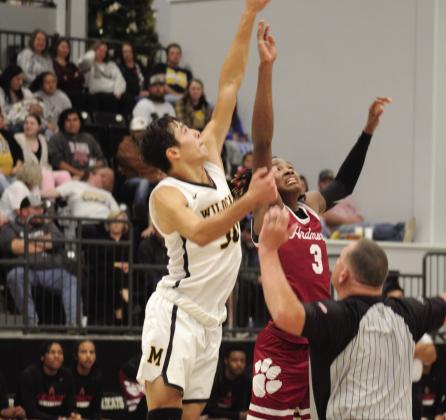 JD Runyan goes for the ball during the tip off. Summer Bryant