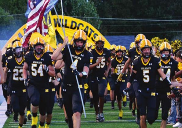 The Madill Wildcats take the fi eld on October 8, 2021 to face off against the Plainvew Indians. Summer Bryant • The Madill Record