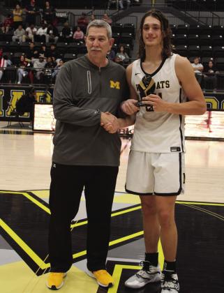 Madill basketball players receive recognition
