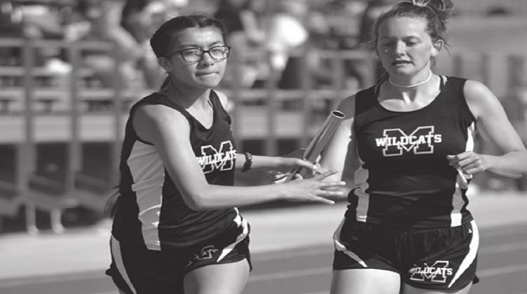 Esperanza Hernandez &amp;amp; Korlee Cunningham-Martin - 4x800.