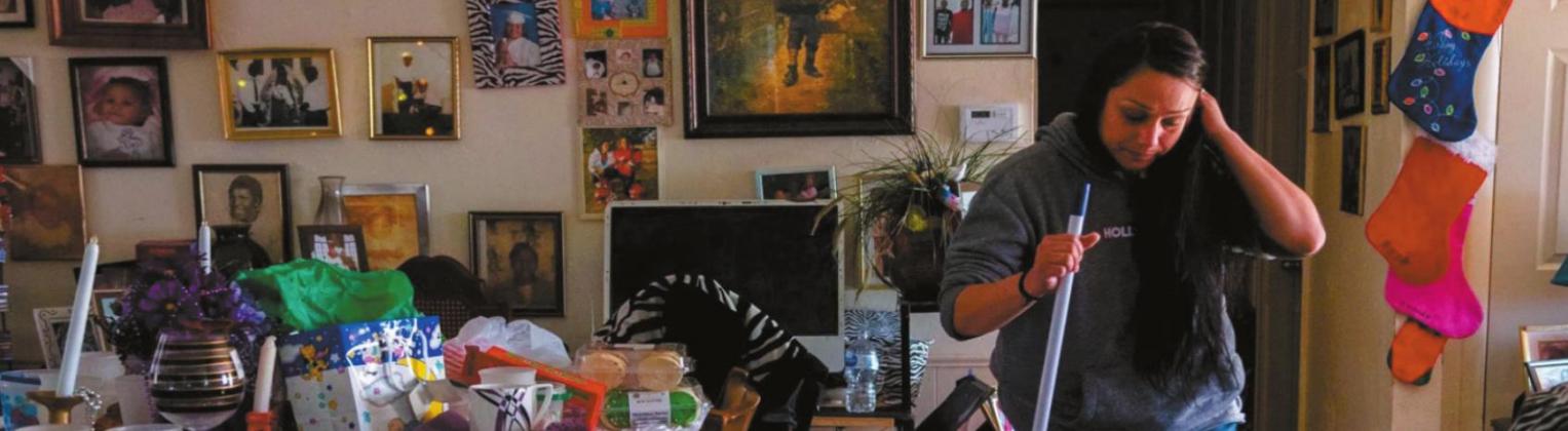 Amanda Flores moved from Duncan to Oklahoma City in April to take advantage of more housing and job opportunities offered in the city. But without unemployment benefits, Flores can't afford a car or a cell phone, which is making it difficult to work Whitney Bryen • Oklahoma Watch