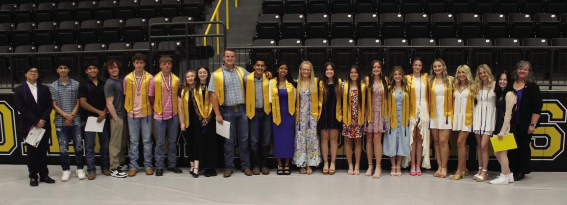 Madill seniors receive scholarships