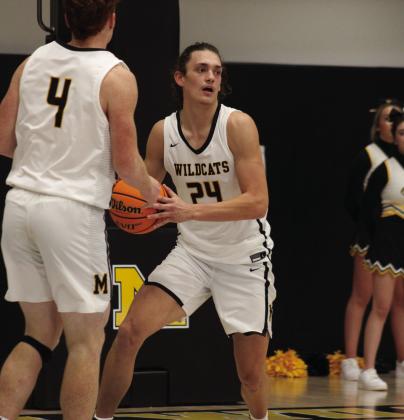 Ethan Wilkerson, #24, runs the ball down the court while Stephen Sisco, #4 assists.The Wildcats beat the Bulldogs 43 to 25 on January 13. Summer Bryant
