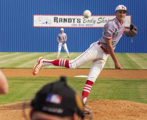 Hayden Seeney pitches to the batter. Matt Swearengin