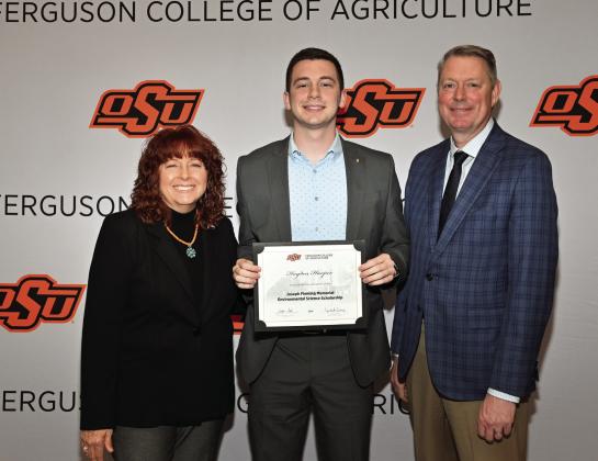 Marshall County students awarded scholarships